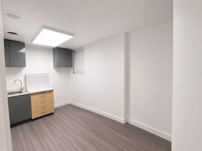 22 Glenwood Ave, Jersey City, NJ for lease - Building Photo - Image 3 of 6