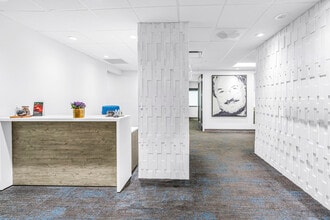 100 2nd Ave S, Saint Petersburg, FL for lease Interior Photo- Image 2 of 27