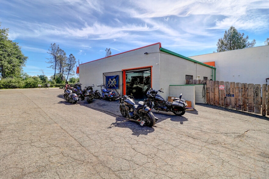 2418 Victor Ave, Redding, CA for sale - Building Photo - Image 3 of 11