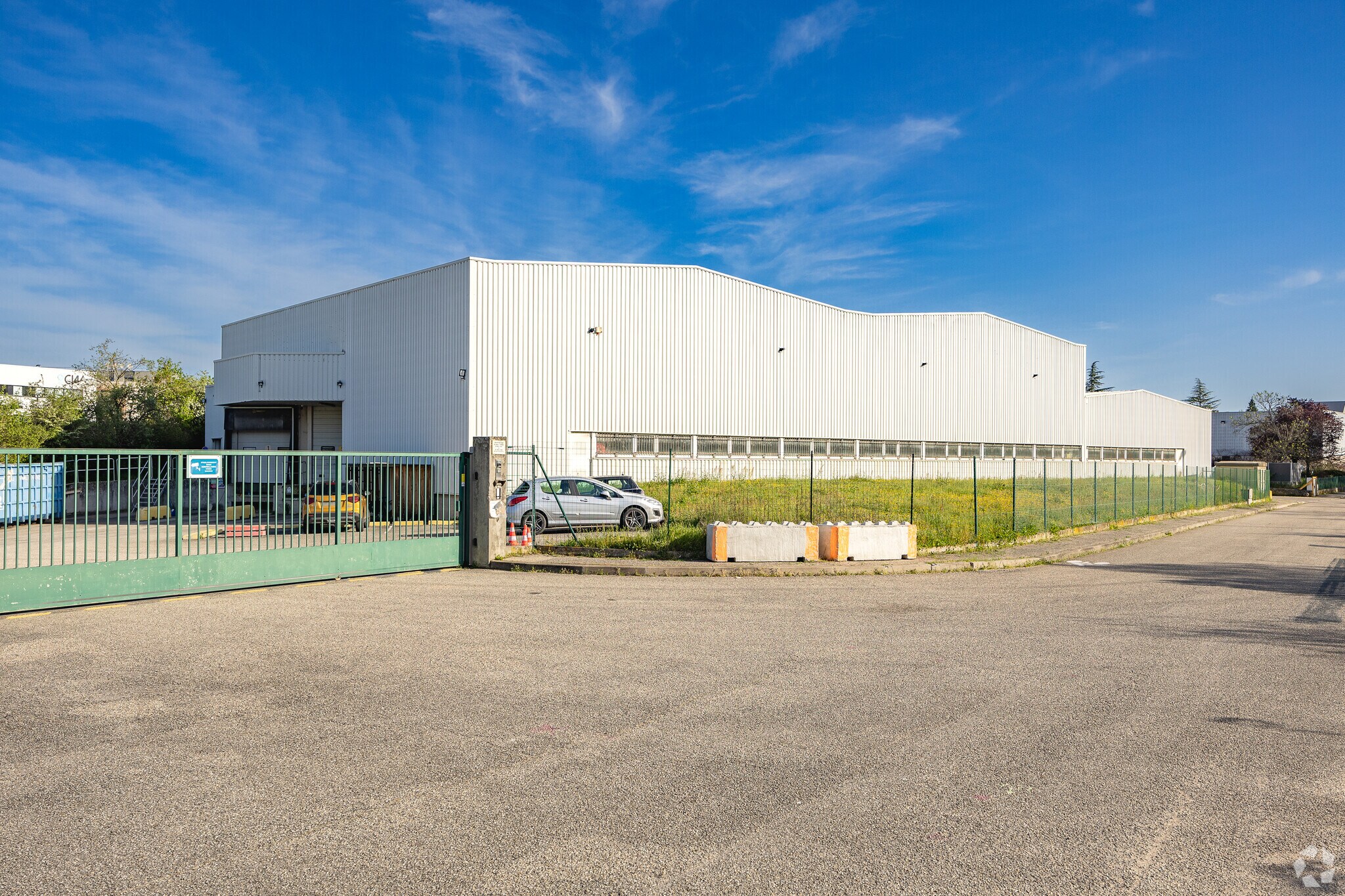 Industriel dans Brignais à louer Photo du bâtiment- Image 1 de 11