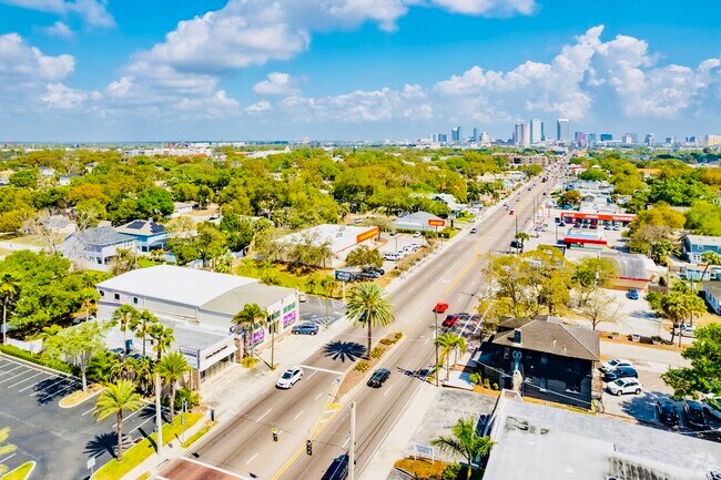 Plus de détails pour 2905 W Kennedy Blvd, Tampa, FL - Commerce de détail à vendre