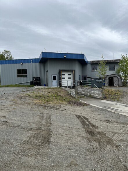 150 Trading Bay Rd, Kenai, AK à vendre - Photo du bâtiment - Image 2 de 23