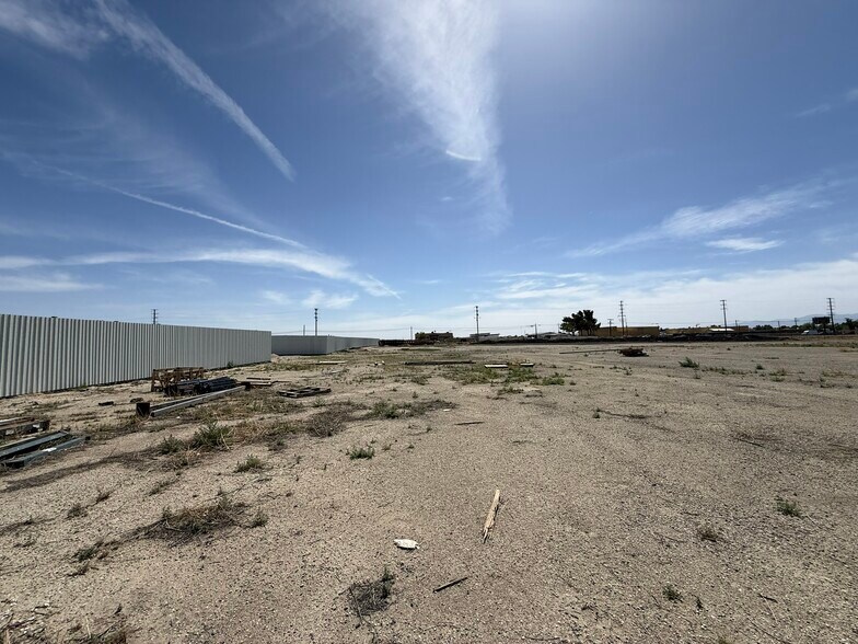 45711 Division St, Lancaster, CA à louer - Autre - Image 3 de 5