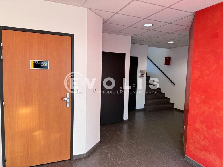 884-888 Rue Des Mercières, Rillieux-la-Pape for lease - Interior Photo - Image 2 of 9
