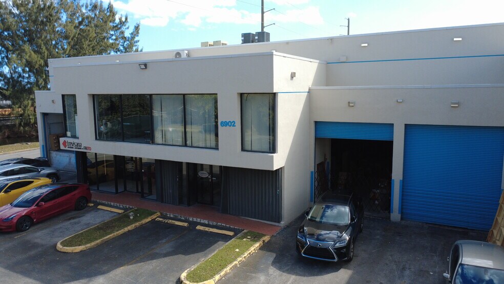 6900-6914 NW 50th St, Miami, FL à louer - Photo du bâtiment - Image 3 de 51