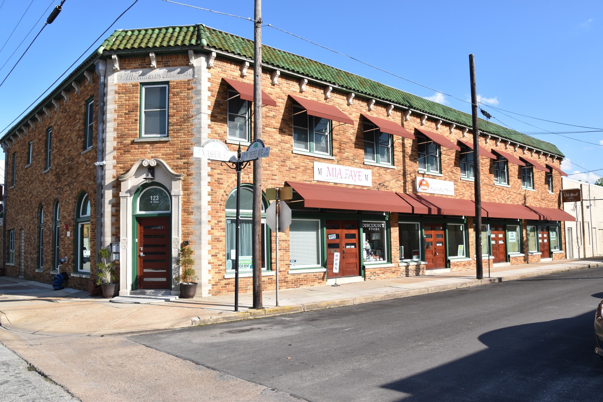 123 W Defee Ave, Baytown, TX for lease Primary Photo- Image 1 of 6