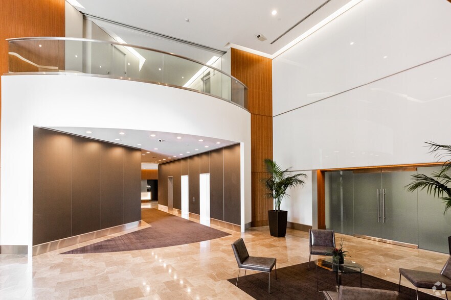 21300 Victory Blvd, Woodland Hills, CA for lease - Lobby - Image 2 of 8