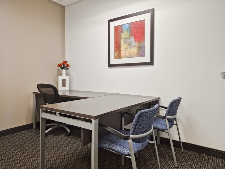 10200 Forest Green Blvd, Louisville, KY à louer - Photo du bâtiment - Image 3 de 39
