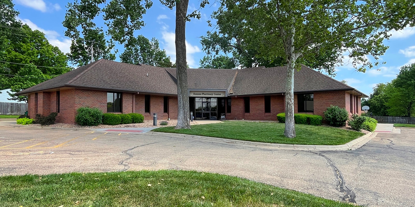 1020 SW Fairlawn Rd, Topeka, KS for sale Building Photo- Image 1 of 9