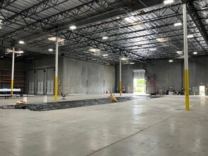 14300-14320 Arminta St, Panorama City, CA for lease Interior Photo- Image 2 of 8