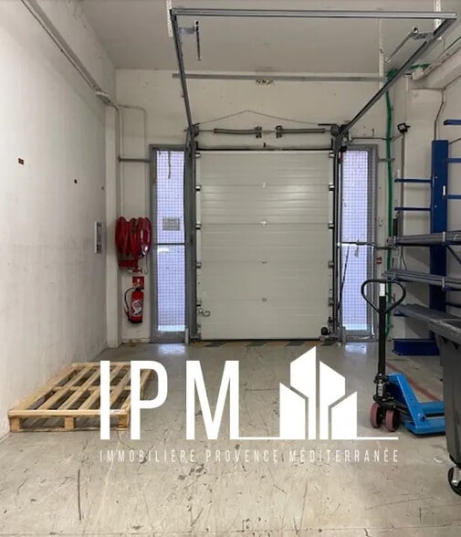 Flex in Marseille for lease - Interior Photo - Image 2 of 20