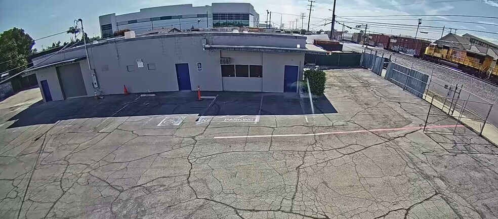 633 W State St, Ontario, CA à louer - Photo du bâtiment - Image 2 de 10