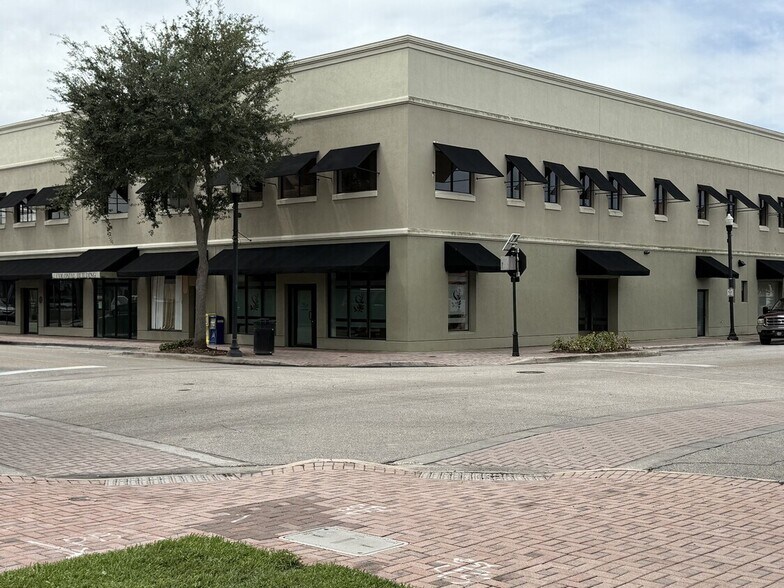 55 3rd St NW, Winter Haven, FL à louer - Photo du bâtiment - Image 1 de 2