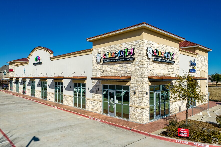 26785 E University Dr, Aubrey, TX à louer - Photo principale - Image 1 de 4