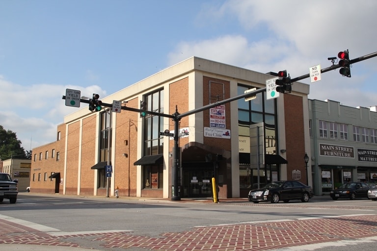 201 N Main St, Farmville, VA for lease - Primary Photo - Image 1 of 45