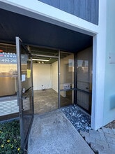 2521 W La Palma Ave, Anaheim, CA à louer Photo du bâtiment- Image 2 de 8