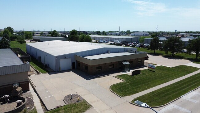Plus de détails pour 16190 Laurel St, Waukee, IA - Industriel à louer