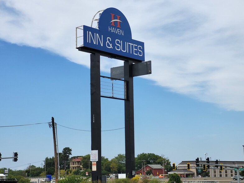 7350 N Hanley Rd, Hazelwood, MO for sale - Building Photo - Image 2 of 71