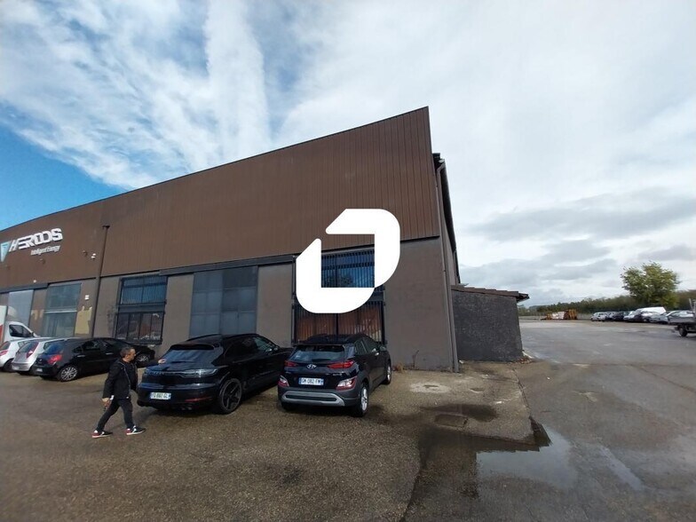 Flex in Saint-Priest for lease - Building Photo - Image 1 of 10