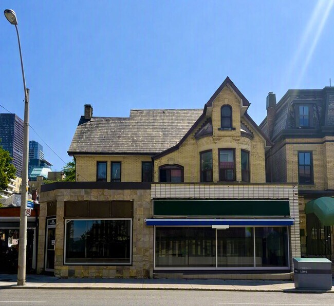 Plus de détails pour 585 Church St, Toronto, ON - Commerce de détail à louer
