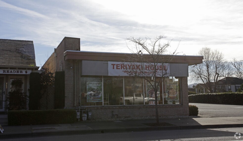 706-710 E Washington St, Petaluma, CA à vendre - Photo du bâtiment - Image 2 de 4