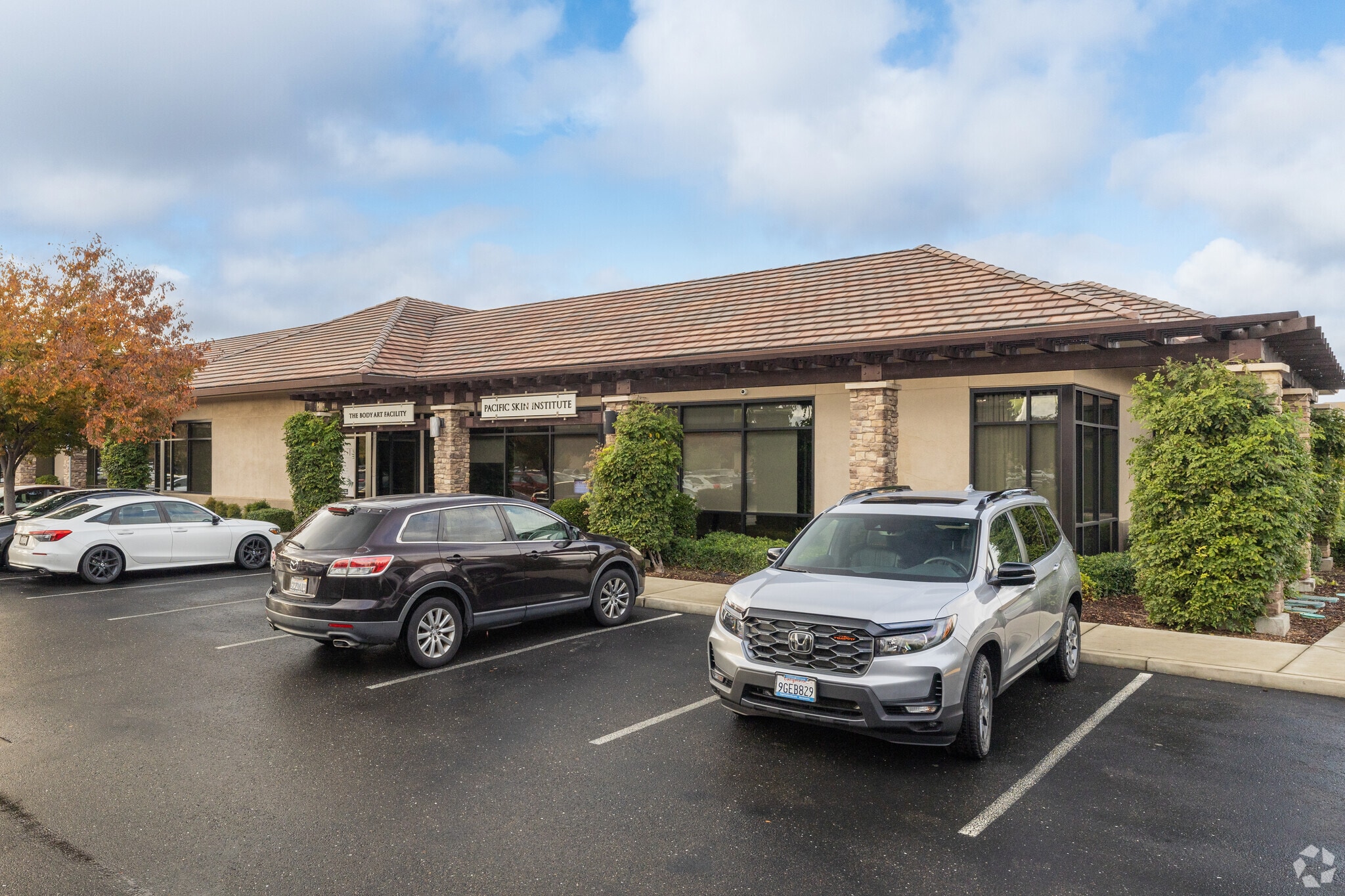 9291 Laguna Springs Dr, Elk Grove, CA for lease Primary Photo- Image 1 of 4