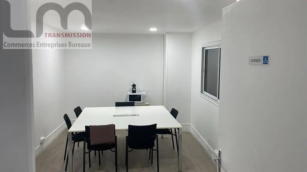 Flex in Courbevoie for sale - Building Photo - Image 3 of 9