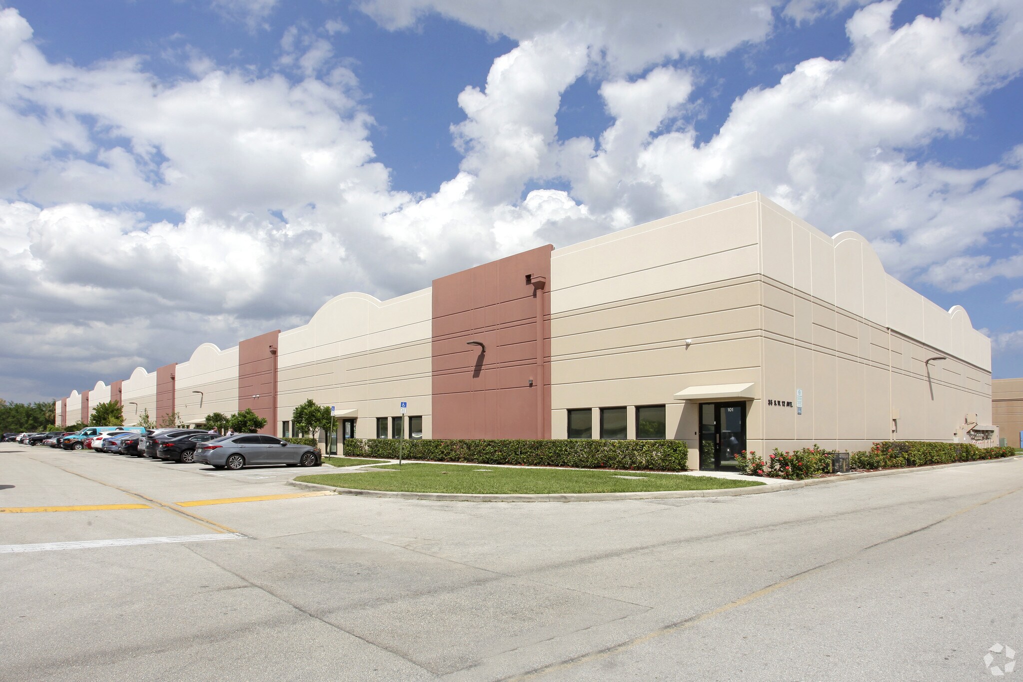 35 SW 12th Ave, Dania Beach, FL à vendre Photo principale- Image 1 de 116