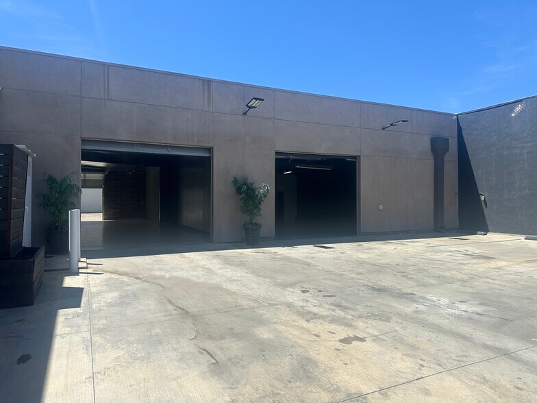 7255 Atoll Ave, North Hollywood, CA à louer - Photo du bâtiment - Image 2 de 12
