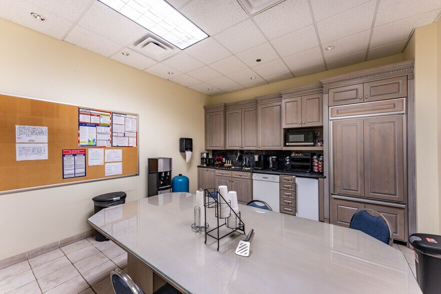 10600 W Sam Houston Pky N, Houston, TX à louer - Photo intérieure - Image 3 de 12