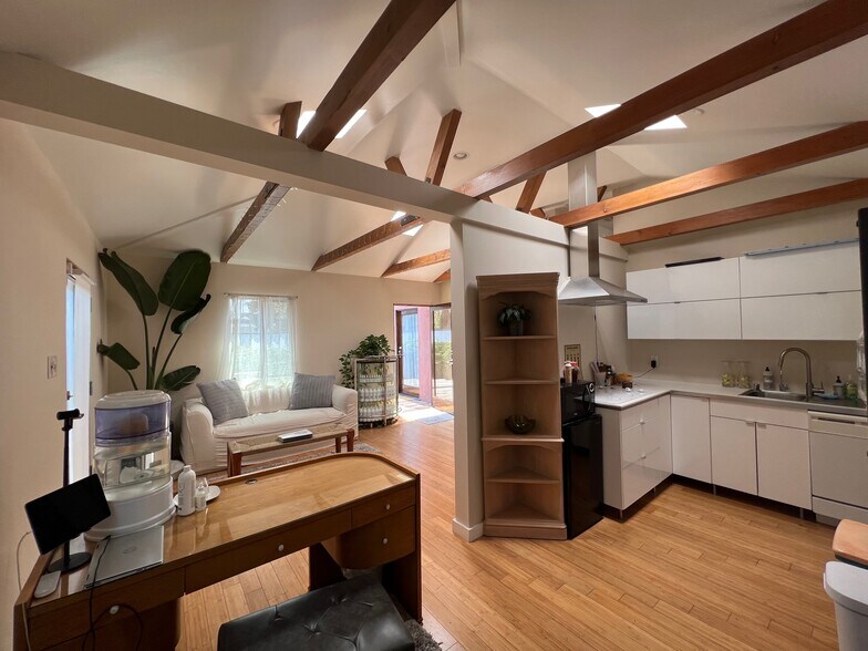 3379-3383 Robertson Pl, Los Angeles, CA à louer - Photo intérieure - Image 1 de 10