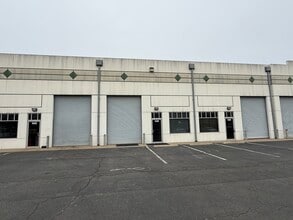 11482-11518 Robertson Dr, Manassas, VA for lease Building Photo- Image 2 of 8