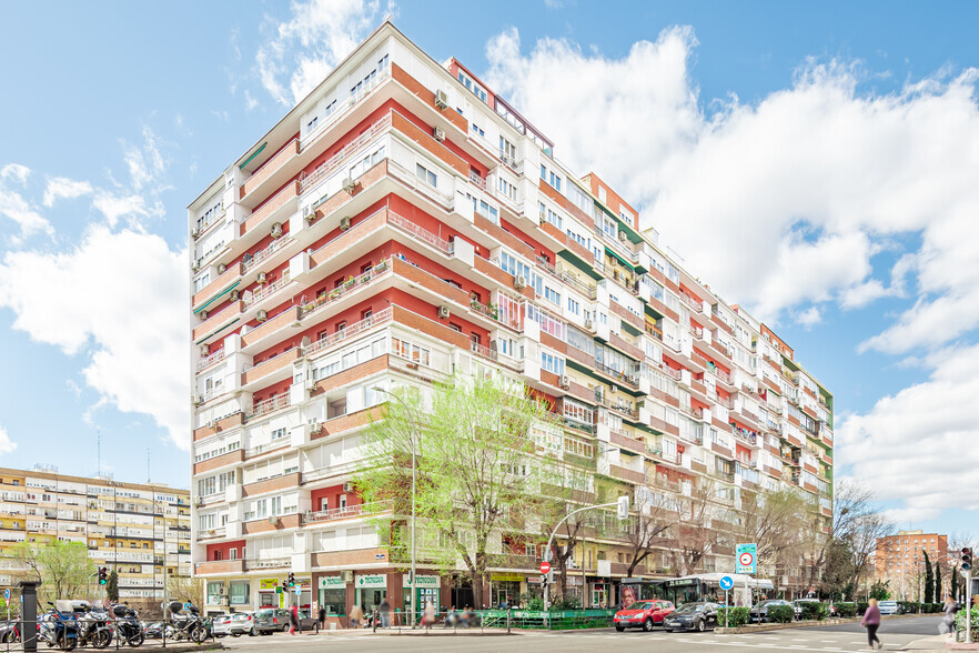 Avenida Donostiarra, 12, Madrid, Madrid for lease - Building Photo - Image 2 of 3