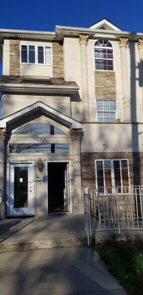 4247 Richmond Ave, Staten Island, NY à louer - Photo du bâtiment - Image 2 de 20