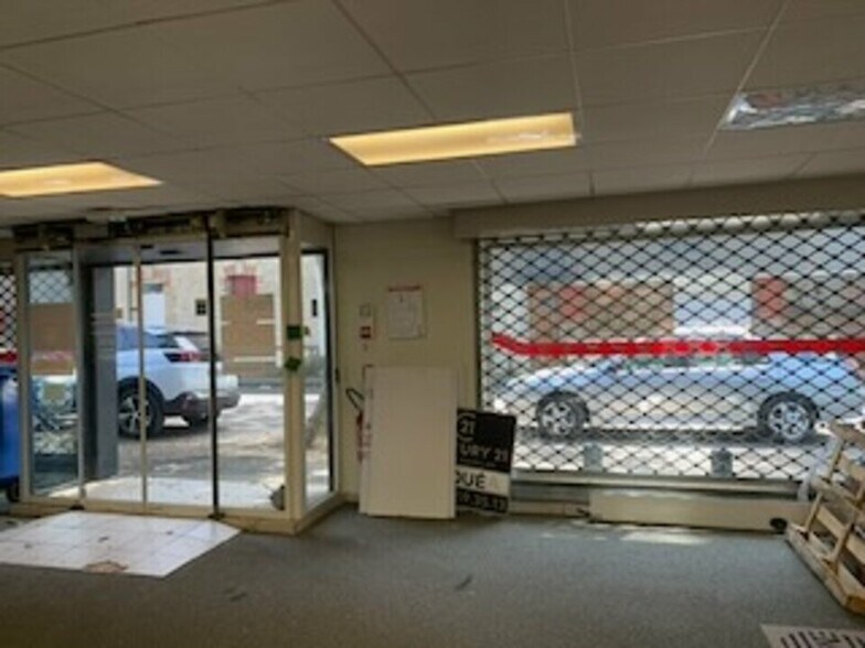 Retail in Avignon for sale - Building Photo - Image 3 of 12