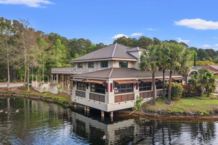 1028 Johnnie Dodds Blvd, Mount Pleasant, SC à vendre - Photo du bâtiment - Image 1 de 17