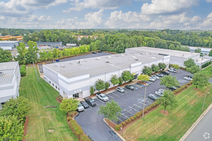 601 Eagleton Downs Dr, Pineville, NC à louer - Aérien - Image 3 de 4