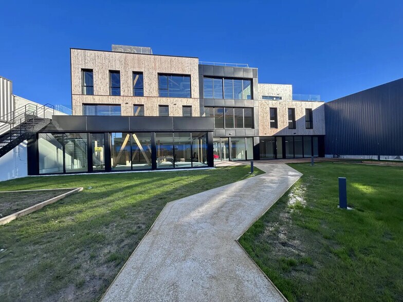 Bureau dans Lorient à louer - Photo du bâtiment - Image 2 de 5
