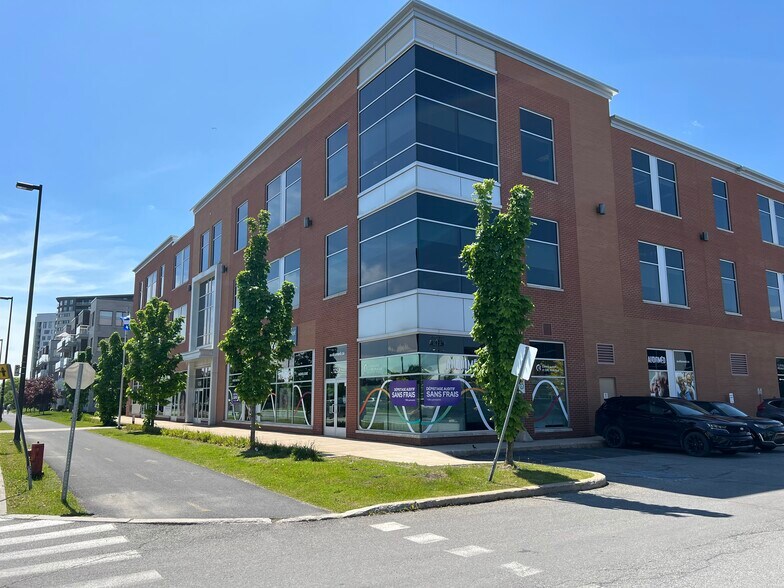 1251-1259 Ch du Tremblay, Longueuil, QC à louer - Photo du bâtiment - Image 3 de 5