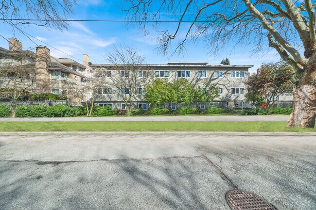 Plus de détails pour 3719 W 8th Av, Vancouver, BC - Multi-résidentiel à vendre