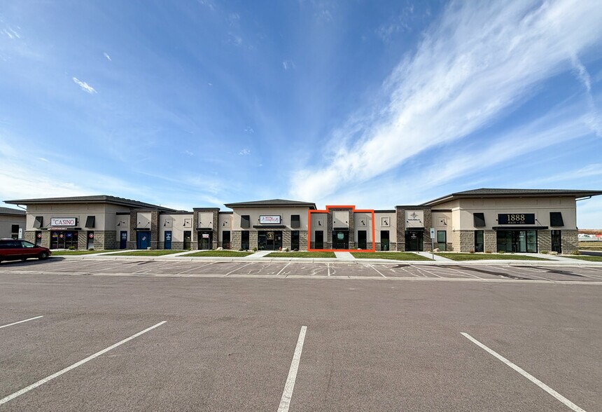 251 N Cliff Ave, Harrisburg, SD à louer - Photo du bâtiment - Image 1 de 5