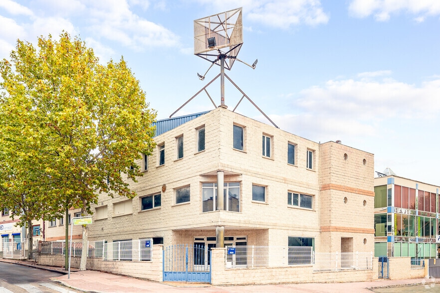 Industrial in Móstoles, Madrid for sale - Building Photo - Image 1 of 17
