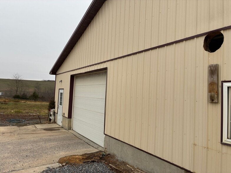 40 Running Pump Rd, Newville, PA for lease - Building Photo - Image 2 of 4