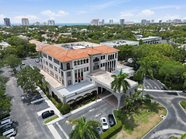 4851 tamiami Trl N, Naples, FL à louer - Photo du bâtiment - Image 3 de 22