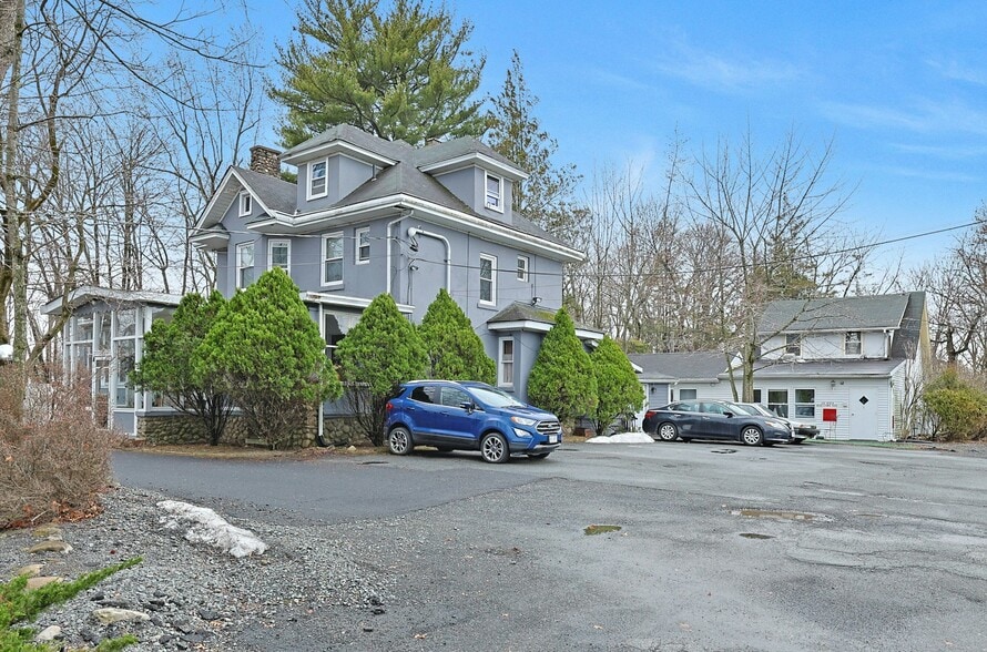 249 N Middletown Rd, Pearl River, NY à vendre - Photo du bâtiment - Image 2 de 33