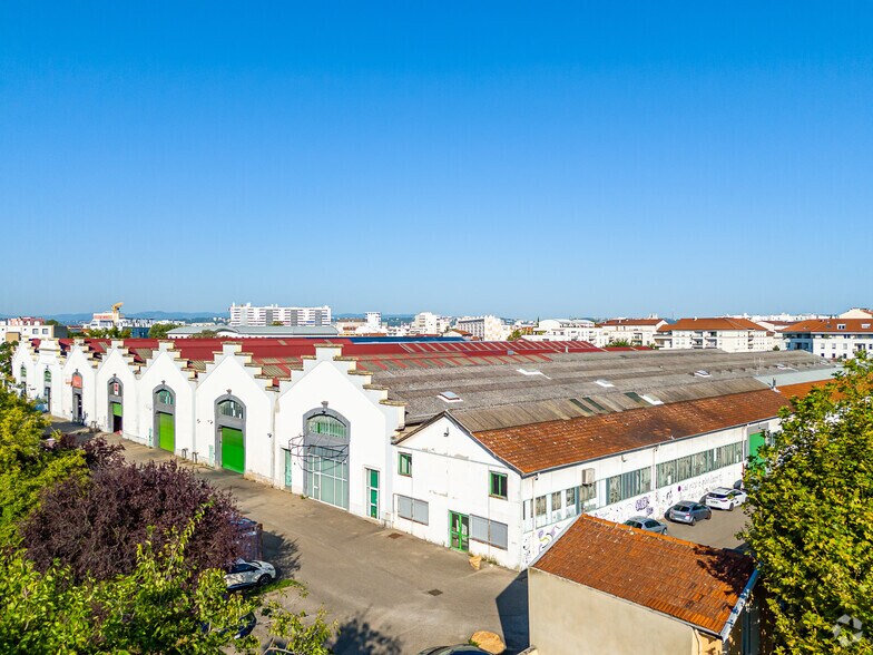 Local d'activités dans Lyon à vendre - Photo du bâtiment - Image 2 de 3