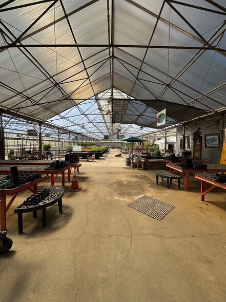 1993 Wright Rd, Akron, OH à vendre - Photo du bâtiment - Image 2 de 22