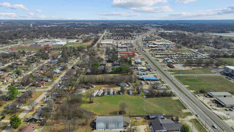 2201 Highway 412 W, Siloam Springs, AR à vendre - Photo du bâtiment - Image 2 de 4