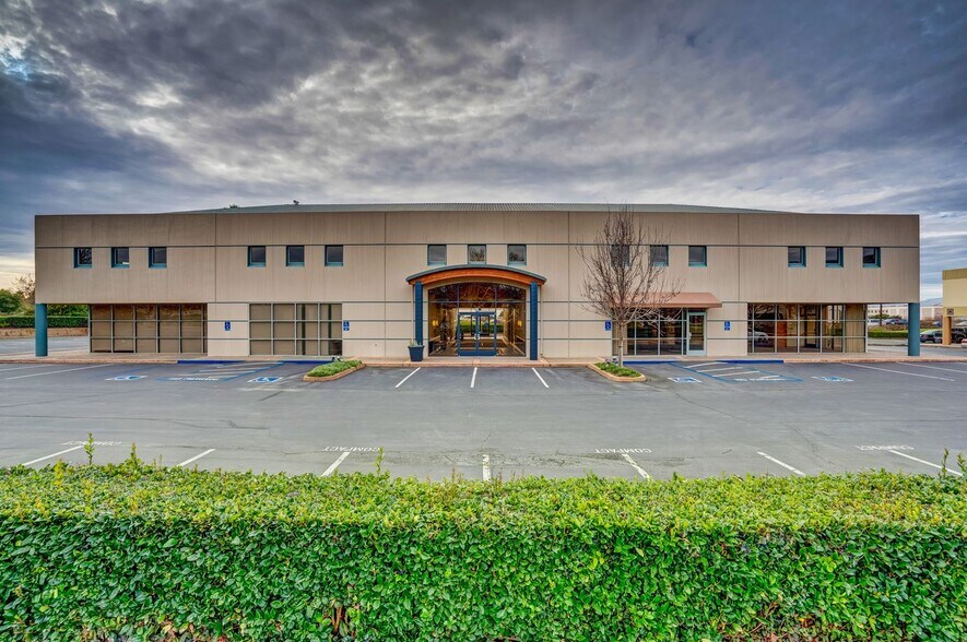 25 Executive Ct, Napa, CA à louer - Photo du bâtiment - Image 2 de 14
