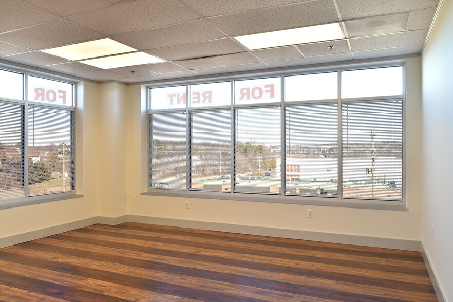 14631 Lee Hwy, Centreville, VA à louer - Photo du bâtiment - Image 3 de 11